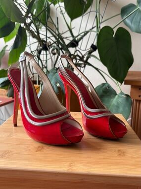 ALEXANDER McQUEEN Red Peep-Toe Slingback High Heels With Metallic Detail